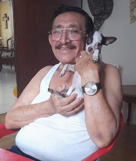 Abuelo de Fer Narváez con su perrito - Evento benéfico en Mérida